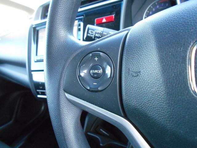 フィット １３Ｇ・Ｌパッケージ　アイドリングストップ　ギャザズインターナビ　Ｂｌｕｅｔｏｏｔｈ　バックカメラ　ＥＴＣ　スマートキー＆プッシュスタート　ステアリングリモコン　ＬＥＤヘッドライト　ＬＥＤフォグライト（11枚目）