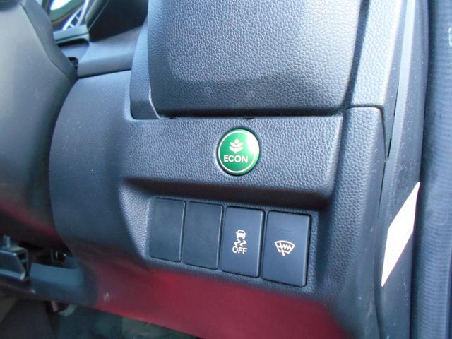 フィット １３Ｇ・Ｌパッケージ　アイドリングストップ　ギャザズインターナビ　Ｂｌｕｅｔｏｏｔｈ　バックカメラ　ＥＴＣ　スマートキー＆プッシュスタート　ステアリングリモコン　ＬＥＤヘッドライト　ＬＥＤフォグライト（12枚目）