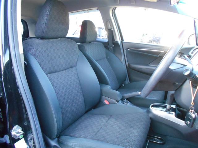 フィット １３Ｇ・Ｌパッケージ　アイドリングストップ　ギャザズインターナビ　Ｂｌｕｅｔｏｏｔｈ　バックカメラ　ＥＴＣ　スマートキー＆プッシュスタート　ステアリングリモコン　ＬＥＤヘッドライト　ＬＥＤフォグライト（16枚目）