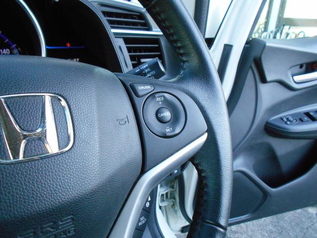 フィットハイブリッド Ｌパッケージ　アイドリングストップ　ギャザズインターナビ　Ｂｌｕｅｔｏｏｔｈ　バックカメラ　ＥＴＣ　前後２カメラドライブレコーダー　スマートキー　クルーズコントロール　ステアリングリモコン　ＬＥＤヘッドライト（12枚目）