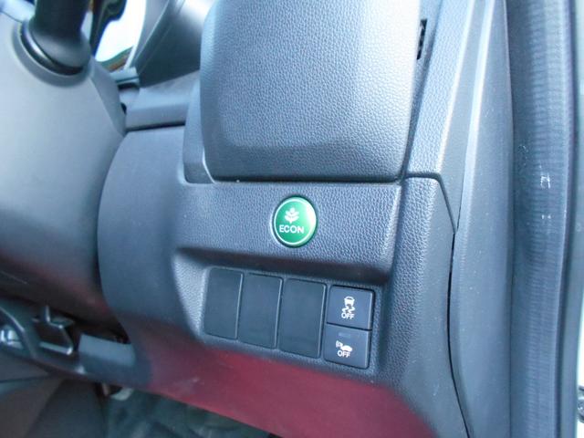 フィットハイブリッド Ｌパッケージ　アイドリングストップ　ギャザズインターナビ　Ｂｌｕｅｔｏｏｔｈ　バックカメラ　ＥＴＣ　前後２カメラドライブレコーダー　スマートキー　クルーズコントロール　ステアリングリモコン　ＬＥＤヘッドライト（13枚目）