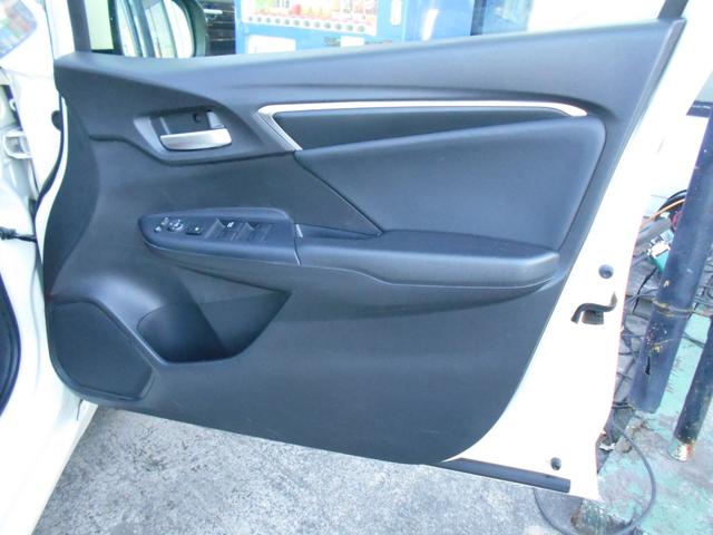 フィットハイブリッド Ｌパッケージ　アイドリングストップ　ギャザズインターナビ　Ｂｌｕｅｔｏｏｔｈ　バックカメラ　ＥＴＣ　前後２カメラドライブレコーダー　スマートキー　クルーズコントロール　ステアリングリモコン　ＬＥＤヘッドライト（15枚目）