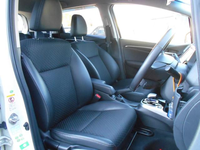 フィットハイブリッド Ｌパッケージ　アイドリングストップ　ギャザズインターナビ　Ｂｌｕｅｔｏｏｔｈ　バックカメラ　ＥＴＣ　前後２カメラドライブレコーダー　スマートキー　クルーズコントロール　ステアリングリモコン　ＬＥＤヘッドライト（17枚目）