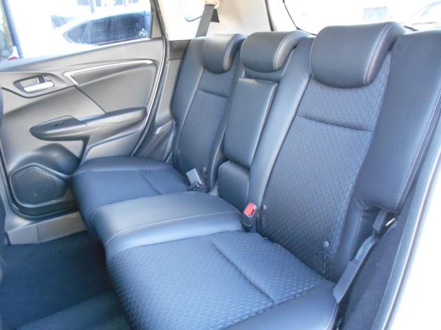 フィットハイブリッド Ｌパッケージ　アイドリングストップ　ギャザズインターナビ　Ｂｌｕｅｔｏｏｔｈ　バックカメラ　ＥＴＣ　前後２カメラドライブレコーダー　スマートキー　クルーズコントロール　ステアリングリモコン　ＬＥＤヘッドライト（23枚目）