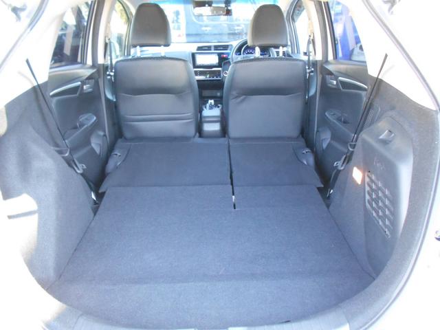 フィットハイブリッド Ｌパッケージ　アイドリングストップ　ギャザズインターナビ　Ｂｌｕｅｔｏｏｔｈ　バックカメラ　ＥＴＣ　前後２カメラドライブレコーダー　スマートキー　クルーズコントロール　ステアリングリモコン　ＬＥＤヘッドライト（25枚目）