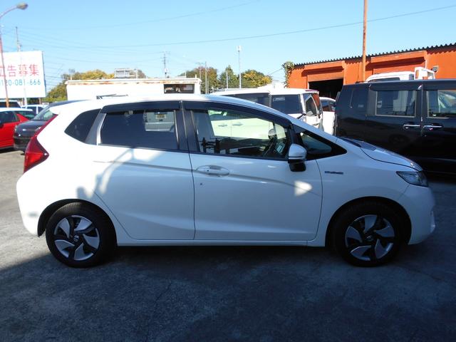 フィットハイブリッド Ｌパッケージ　アイドリングストップ　ギャザズインターナビ　Ｂｌｕｅｔｏｏｔｈ　バックカメラ　ＥＴＣ　前後２カメラドライブレコーダー　スマートキー　クルーズコントロール　ステアリングリモコン　ＬＥＤヘッドライト（37枚目）