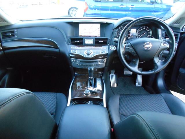 フーガ ３７０ＧＴ　タイプＳ　オプションエアロバンパー　トランクスポイラー　社外２０インチアルミ　ブラックハーフレザーシート　純正ＨＤＤナビ　サイド＆バックカメラ　ビルトインＥＴＣ　パドルシフトマチック　助手席オットマン（2枚目）