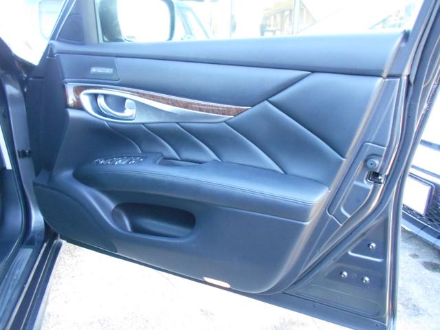 フーガ ３７０ＧＴ　タイプＳ　オプションエアロバンパー　トランクスポイラー　社外２０インチアルミ　ブラックハーフレザーシート　純正ＨＤＤナビ　サイド＆バックカメラ　ビルトインＥＴＣ　パドルシフトマチック　助手席オットマン（12枚目）