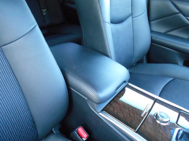 フーガ ３７０ＧＴ　タイプＳ　オプションエアロバンパー　トランクスポイラー　社外２０インチアルミ　ブラックハーフレザーシート　純正ＨＤＤナビ　サイド＆バックカメラ　ビルトインＥＴＣ　パドルシフトマチック　助手席オットマン（17枚目）