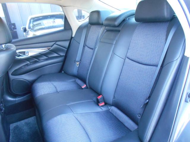 フーガ ３７０ＧＴ　タイプＳ　オプションエアロバンパー　トランクスポイラー　社外２０インチアルミ　ブラックハーフレザーシート　純正ＨＤＤナビ　サイド＆バックカメラ　ビルトインＥＴＣ　パドルシフトマチック　助手席オットマン（24枚目）