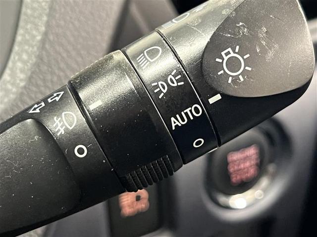 ノア G リアエアコン フルセグテレビ 盗難防止システム 1オーナ エアバッグ アルミ キーレス アイドルストップ クルーズコントロール DVD再生 ETC メモリーナビ 3列シート ESC TVナビ パワステ(16枚目)