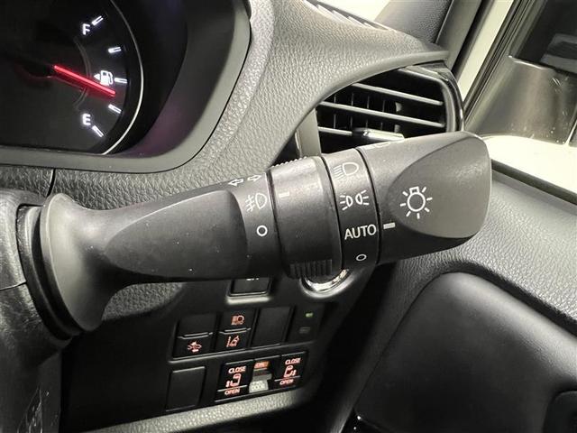 ノア Si ダブルバイビーII 横滑防止装置 PCS スマートキ- 整備記録簿 Wエアコン Bモニター DVD再生可 フルセグテレビ ETC付き アイドリングS オートエアコン PS クルーズC ナビ&TV PW ウォークスルー(14枚目)