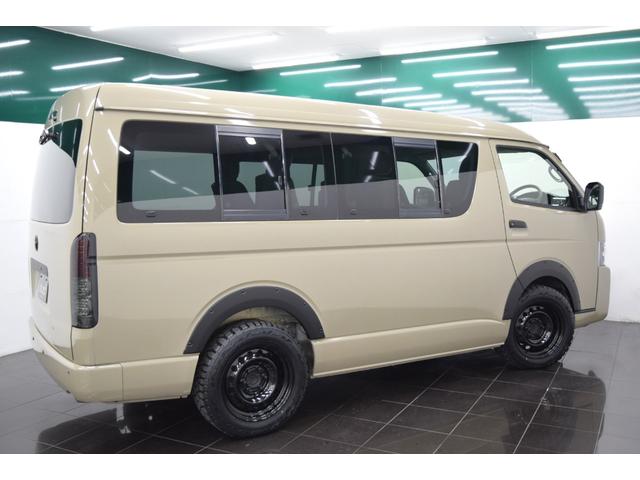 ハイエースワゴン ＧＬ　Ｂｌｕｅｔｏｏｔｈ　カスタムフェイスチェンジ　ナビ　地デジＴＶ　バックカメラ　シートカバー　ブルバー　オーバーフェンダー　フォグランプ　ブラックアウトホイール　新品ＲＴタイヤ　アウトドアカスタム（9枚目）