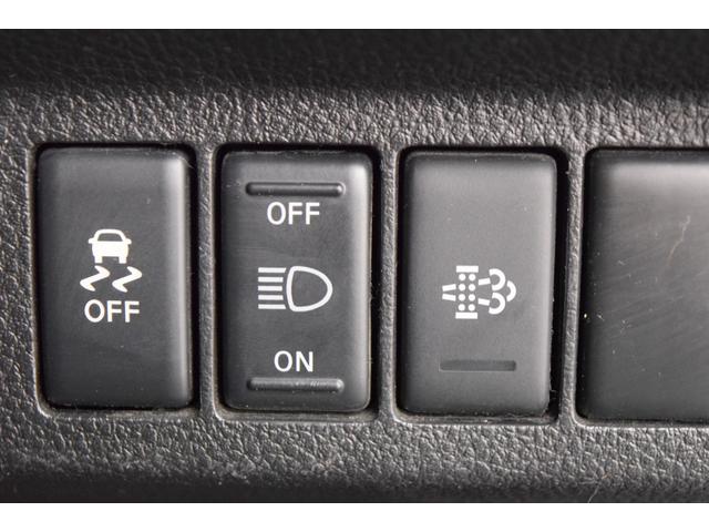 エクストレイル ２０ＧＴ　Ｂｌｕｅｔｏｏｔｈ　フルセグナビ　バックカメラ　４ＷＤ　シートヒーター　ＲＴタイヤ　ブラックアウトホイール　ＥＴＣ　ＨＩＤ　スマートキー　フルレザーシート　オートライト　アウトドアカスタム（35枚目）