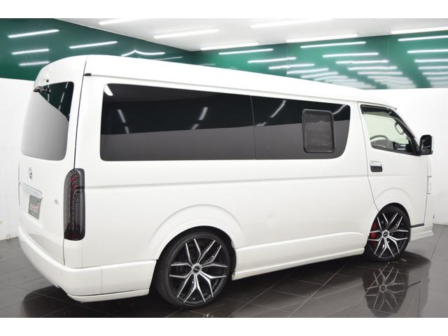 ハイエースワゴン ＧＬ　Ｂｌｕｅｔｏｏｔｈ　ベットキット　後席モニター　フルセグ　全周囲カメラ　衝突被害軽減システム　クルーズコントロール　レーンアシスト　Ｃセンサー　マルチモニター　　フローリングフロア　パワースライドドア（9枚目）