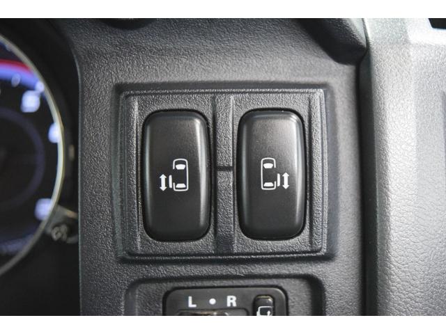 デリカＤ：５ シャモニー　フルセグナビ　バックカメラ　４ＷＤ　スマートキー　マニュアルモード　ＥＴＣ　ＨＩＤ　Ｐシート　シートヒータークルーズコントロール　ダブルオートエアコン　オートライト　両側パワースライドドア（15枚目）