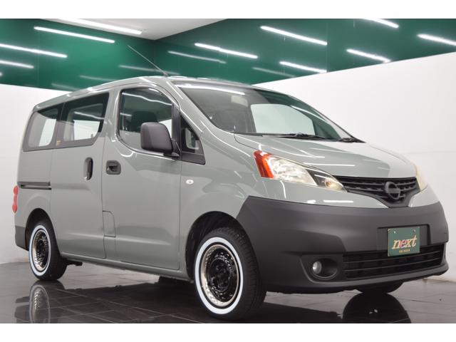 ＮＶ２００バネットワゴン １６Ｘ－２Ｒ　ホワイトリボンタイヤ　メッキトリムリング　キーレス　ＵＳカスタム　アウトドアカスタム　ブラックアウトホイール　両側スライドドア（8枚目）