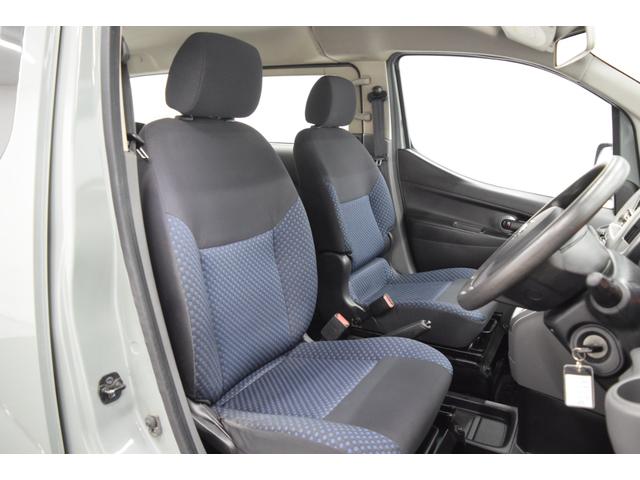 ＮＶ２００バネットワゴン １６Ｘ－２Ｒ　ホワイトリボンタイヤ　メッキトリムリング　キーレス　ＵＳカスタム　アウトドアカスタム　ブラックアウトホイール　両側スライドドア（15枚目）