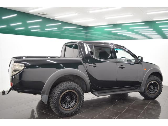 トライトン ベースグレード Bluetooth フルセグナビ バックカメラ キーレス MTタイヤ 4WD ヒッチメンバー オートエアコン 社外アルミホイール(9枚目)