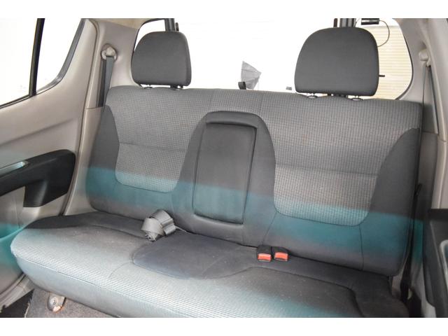 トライトン ベースグレード Bluetooth フルセグナビ バックカメラ キーレス MTタイヤ 4WD ヒッチメンバー オートエアコン 社外アルミホイール(30枚目)