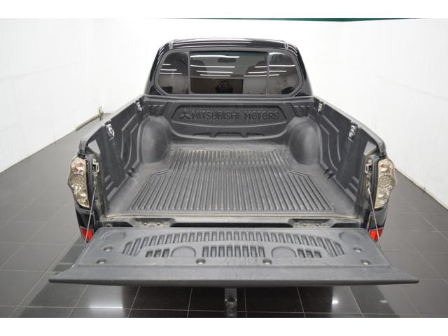 トライトン ベースグレード Bluetooth フルセグナビ バックカメラ キーレス MTタイヤ 4WD ヒッチメンバー オートエアコン 社外アルミホイール(33枚目)