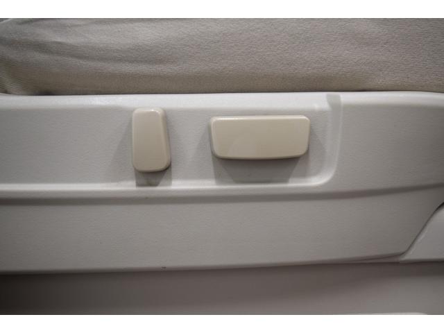 デリカＤ：５ Ｇ　パワーパッケージ　ナビ　地デジＴＶ　バックカメラ　ＥＴＣ　アイドリングストップ　横滑り防止　フルフラット　パワーシート　シートヒーター　ブラックアウトホイール　ＲＴタイヤ　クルーズコントロール　両側パワースライドドア（42枚目）