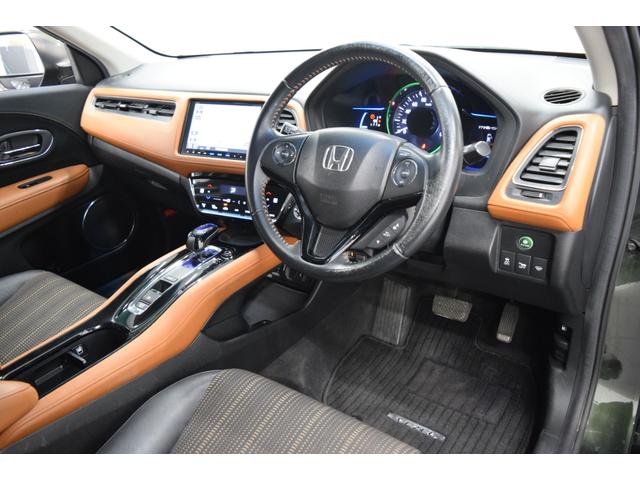 ヴェゼル ハイブリッドＺ　Ｂｌｕｅｔｏｏｔｈ　バックカメラ　アイドリングストップ　衝突被害軽減システム　クルーズコントロール　デュアルオートエアコン　ハーフレザーシート　ＬＥＤヘッドライト　ＥＴＣ　ブラウンインテリア（17枚目）