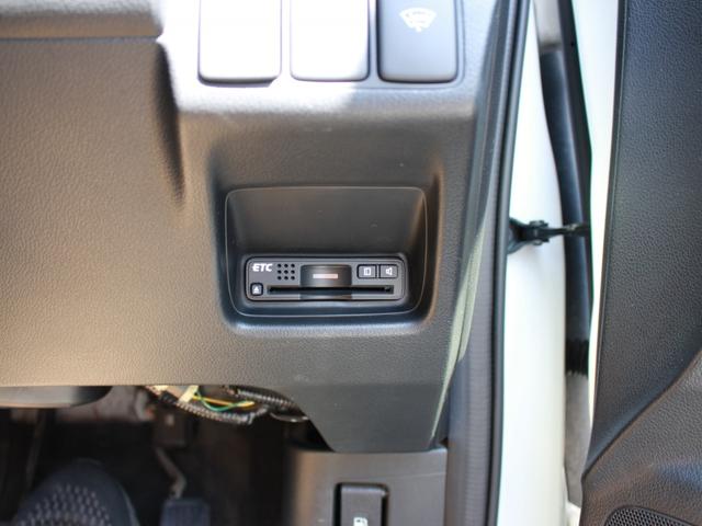 ＣＲ－Ｖ ２０Ｇ　純正ナビ　フルセグＴＶ　バックカメラ　ＥＴＣ　ＵＳＢ　シートヒーター　コーナーセンサー　サンルーフ　ステアリングリモコン　クルーズコントロール　革シート　パワーシート　地デジ　横滑防止装置　ナビＴＶ（5枚目）