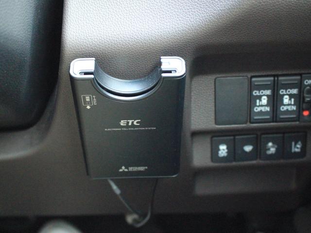 フリードハイブリッド ハイブリッド・Ｇ　レンタアップ　純ナビ　フルセグＴＶ　Ｂｌｕｅｔｏｏｔｈ　音楽録音　ＳＤ　ＵＳＢ　ＣＤ　ＤＶＤ　バックカメラ　ＥＴＣ　両側パワスラ　センシング　ＶＳＡ　ＬＥＤヘッドライト　シートヒーター　スマキー２個（17枚目）