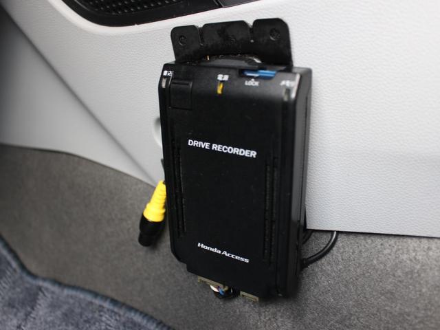 ＣＲ－Ｚ α　６速ＭＴ　クルーズコントロール　ＨＩＤヘッドライト　ＥＴＣ　　アルパインオーディオ・ツイーター　ドラレコ　スマートキー　純正１６インチアルミホイール　横滑り防止装置　フォグライト　スポーツモード（13枚目）