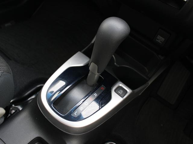 フィット １３Ｇ・Ｆパッケージ　雹被害車　ワンオーナー　あんしんパッケージ　衝突軽減ブレーキ　純正ナビ　ワンセグＴＶ　バックカメラ　ＥＴＣ　アイドリングストップ　ヘッドライトレベライザー　ウインカーミラー　オートリトラミラー（13枚目）
