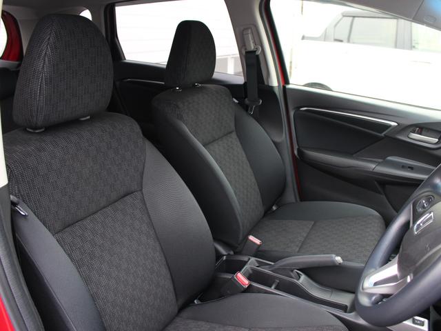 フィット １３Ｇ・Ｆパッケージ　雹被害車　ワンオーナー　あんしんパッケージ　衝突軽減ブレーキ　純正ナビ　ワンセグＴＶ　バックカメラ　ＥＴＣ　アイドリングストップ　ヘッドライトレベライザー　ウインカーミラー　オートリトラミラー（17枚目）