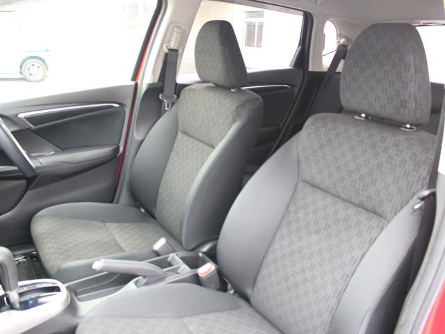フィット １３Ｇ・Ｆパッケージ　雹被害車　ワンオーナー　あんしんパッケージ　衝突軽減ブレーキ　純正ナビ　ワンセグＴＶ　バックカメラ　ＥＴＣ　アイドリングストップ　ヘッドライトレベライザー　ウインカーミラー　オートリトラミラー（18枚目）