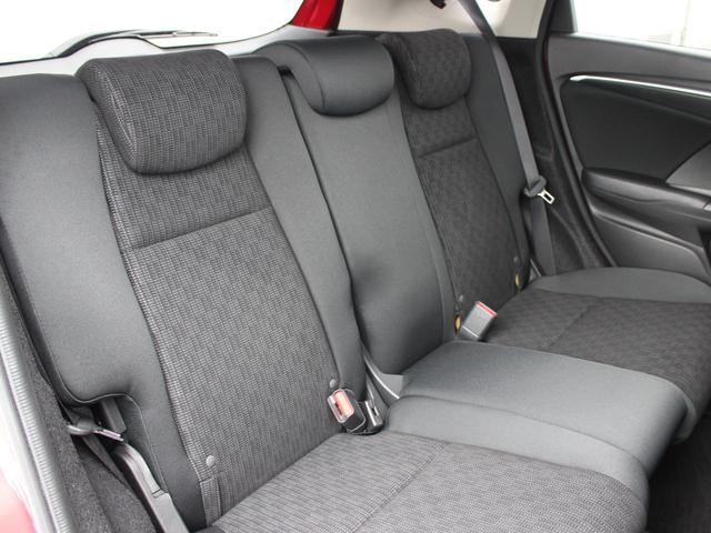 フィット １３Ｇ・Ｆパッケージ　雹被害車　ワンオーナー　あんしんパッケージ　衝突軽減ブレーキ　純正ナビ　ワンセグＴＶ　バックカメラ　ＥＴＣ　アイドリングストップ　ヘッドライトレベライザー　ウインカーミラー　オートリトラミラー（19枚目）
