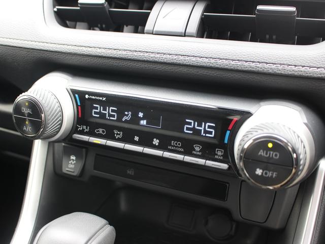 ＲＡＶ４ Ｘ　パナソニック製ナビ　バックカメラ　Ｂｌｕｅｔｈｏｏｔｈ　ＴＶ　ＥＴＣ　セーフティセンス　障害物センサー　ＬＥＤオートライト　オートリトラミラー　ステアリングリモコン　衝突軽減ブレーキ　スマートキー（11枚目）