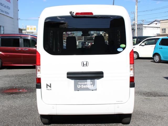 プライバシーガラス付きなので夏の陽射しも防げますしラゲッジスペースの荷物をみにくくする効果もあります♪