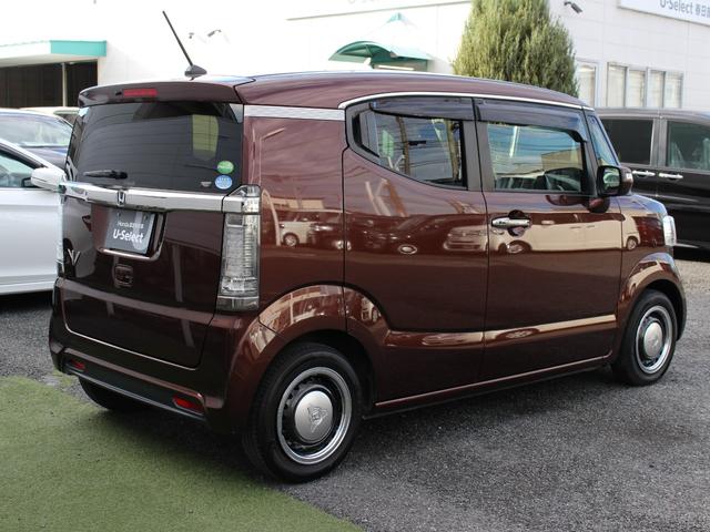 オプションのドアバイザーが装備！！タバコ・ペットなどの臭いが室内にこもるのが嫌な方、換気機能はもちろんのこと降雨時にも少しだけ窓を開けておくことが可能です！