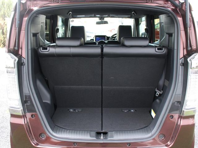 大口なテールゲートは活用の幅を広げてくれます！幅広、低い床面で大きな荷物の出し入れが簡単になります！日々のショッピング、レジャー等、生活を一段上のものにしてくれます！