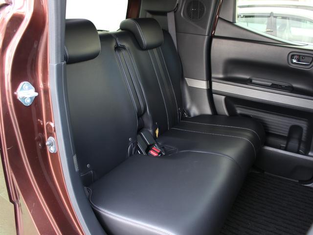 ２列目シートも足元はゆったりしており快適にお座り頂けます！後部座席にお乗りの方も楽しく広々と使用できます！
