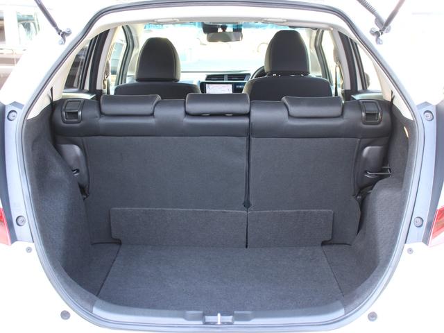 フィット １３Ｇ・Ｌホンダセンシング　ワンオーナー　純正ナビ　前ドラレコ　Ｂカメラ　ＥＴＣ　地デジフルセグＴＶ　１オーナー車　ＤＶＤ再生可　ナビ＆ＴＶ　サイドカーテンエアバック　リアカメラ　エアバック　パワーウインドウ　記録簿　ＶＳＡ（11枚目）