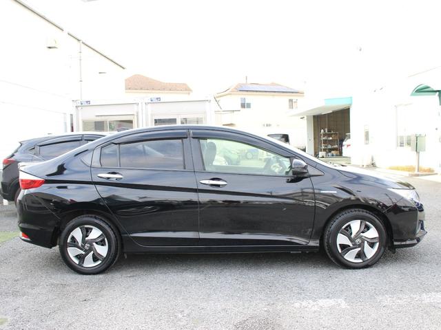 グレイス ハイブリッドＬＸ　純正ナビワンセグＴＶ　スマートキー　ＥＴＣ　ＬＥＤヘッド　Ｂｌｕｅｔｏｏｔｈ　横滑り防止　電子パーキング　ラジオ　ＡＢＳ　アイドリングストップ　１オナ　パワーウインドウ　キーレス　クルーズコントロール（21枚目）