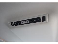 リア席もオートエアコンなので設定した温度で車内の温度を保ってくれます♪ 7