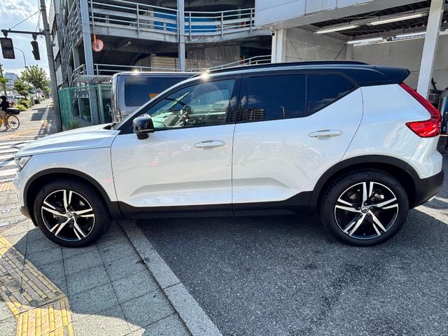 ＸＣ４０ Ｔ５　ＡＷＤ　Ｒデザイン　禁煙車　パノラマガラスルーフ　ハーマンカードンプレミアムサウンド　衝突回避　アダプティブクルーズコントロール　　　純正ＨＤＤナビ　全方位カメラ　フルセグ　ハーフレザー　パワーシート　前後シートヒーター（8枚目）