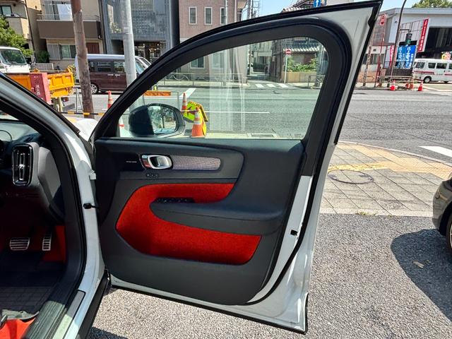 ＸＣ４０ Ｔ５　ＡＷＤ　Ｒデザイン　禁煙車　パノラマガラスルーフ　ハーマンカードンプレミアムサウンド　衝突回避　アダプティブクルーズコントロール　　　純正ＨＤＤナビ　全方位カメラ　フルセグ　ハーフレザー　パワーシート　前後シートヒーター（39枚目）