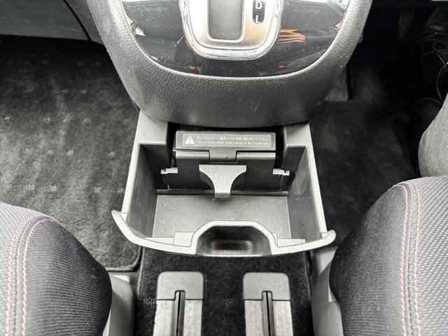 セレナ ハイウェイスター 1オーナー 禁煙車 スマートキー2個 3列シート ノーマルクルコン 障害物ソナー 7インチSDナビ CDDVD再生 Bluetooth接続 フルセグ バックカメラ ETC HIDライト(37枚目)