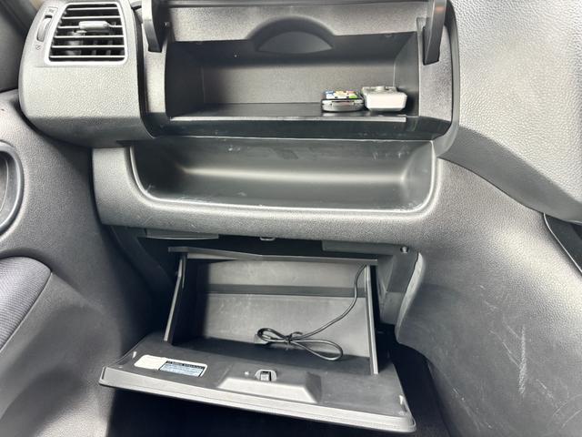 セレナ ハイウェイスター 1オーナー 禁煙車 スマートキー2個 3列シート ノーマルクルコン 障害物ソナー 7インチSDナビ CDDVD再生 Bluetooth接続 フルセグ バックカメラ ETC HIDライト(38枚目)