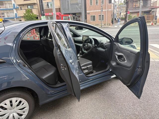 ヤリス Ｚ　１オーナー　純正ナビ　全周囲カメラ　フルセグＴＶ　衝突防止軽減ブレーキ　レーンキープＡ　ブラインドスポット　ＥＴＣ　Ｂｌｕｅｔｏｏｔｈ　レーダークルーズ　ステアリングヒーター　スマートキー２個　禁煙車（17枚目）