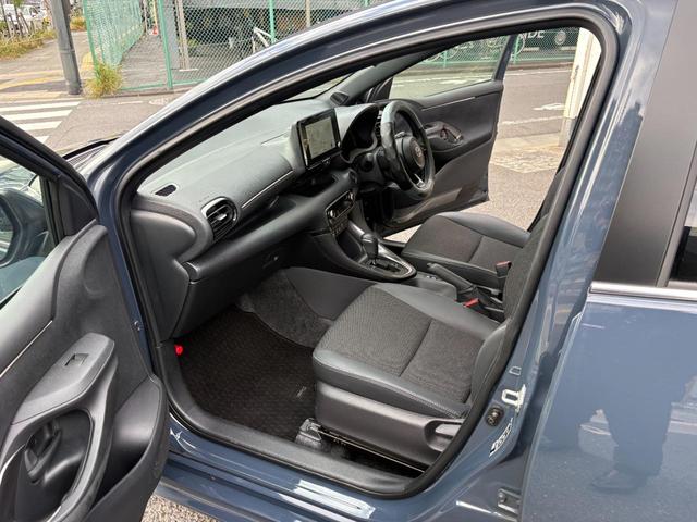 ヤリス Ｚ　１オーナー　純正ナビ　全周囲カメラ　フルセグＴＶ　衝突防止軽減ブレーキ　レーンキープＡ　ブラインドスポット　ＥＴＣ　Ｂｌｕｅｔｏｏｔｈ　レーダークルーズ　ステアリングヒーター　スマートキー２個　禁煙車（19枚目）