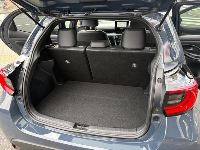 ヤリス Ｚ　１オーナー　純正ナビ　全周囲カメラ　フルセグＴＶ　衝突防止軽減ブレーキ　レーンキープＡ　ブラインドスポット　ＥＴＣ　Ｂｌｕｅｔｏｏｔｈ　レーダークルーズ　ステアリングヒーター　スマートキー２個　禁煙車（25枚目）