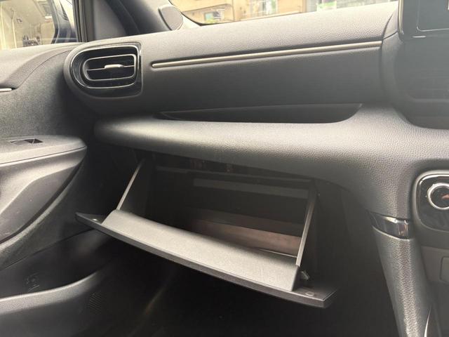 ヤリス Ｚ　１オーナー　純正ナビ　全周囲カメラ　フルセグＴＶ　衝突防止軽減ブレーキ　レーンキープＡ　ブラインドスポット　ＥＴＣ　Ｂｌｕｅｔｏｏｔｈ　レーダークルーズ　ステアリングヒーター　スマートキー２個　禁煙車（39枚目）